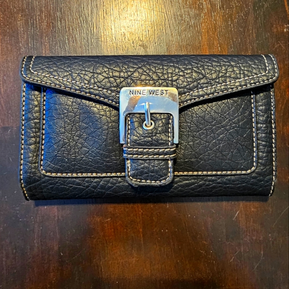 VINTAGE NINE WEST WALLET